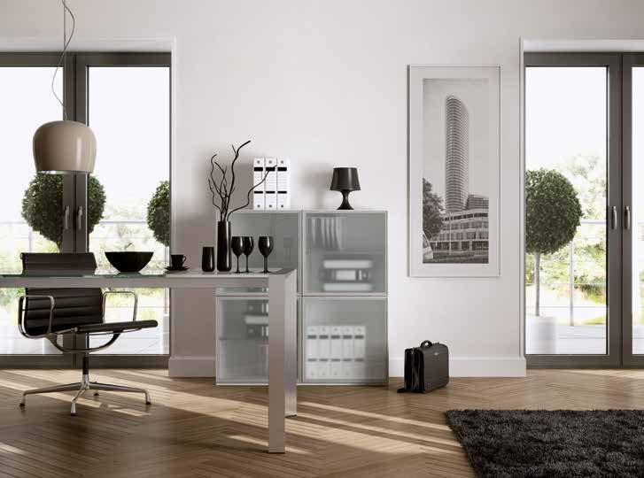 Duże aluminiowe okna MB-86N w gabinecie